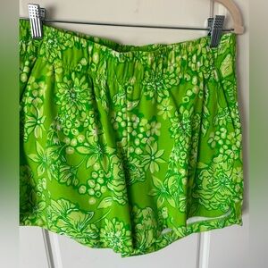 NWOT  L Lilly Pulitzer Shorts with pockets in Limeade It’s a Spring Thing